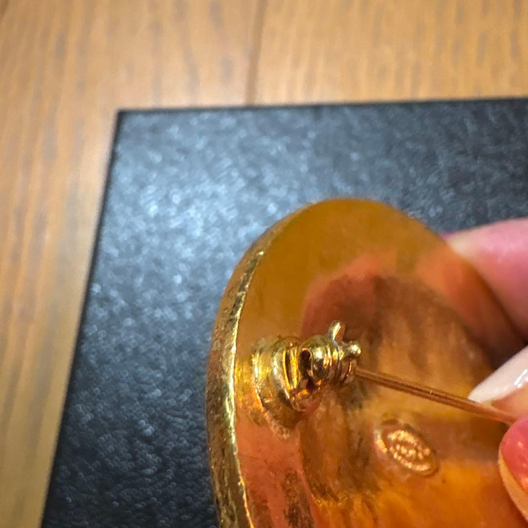 CHANEL ゴールド ブローチ CCロゴ