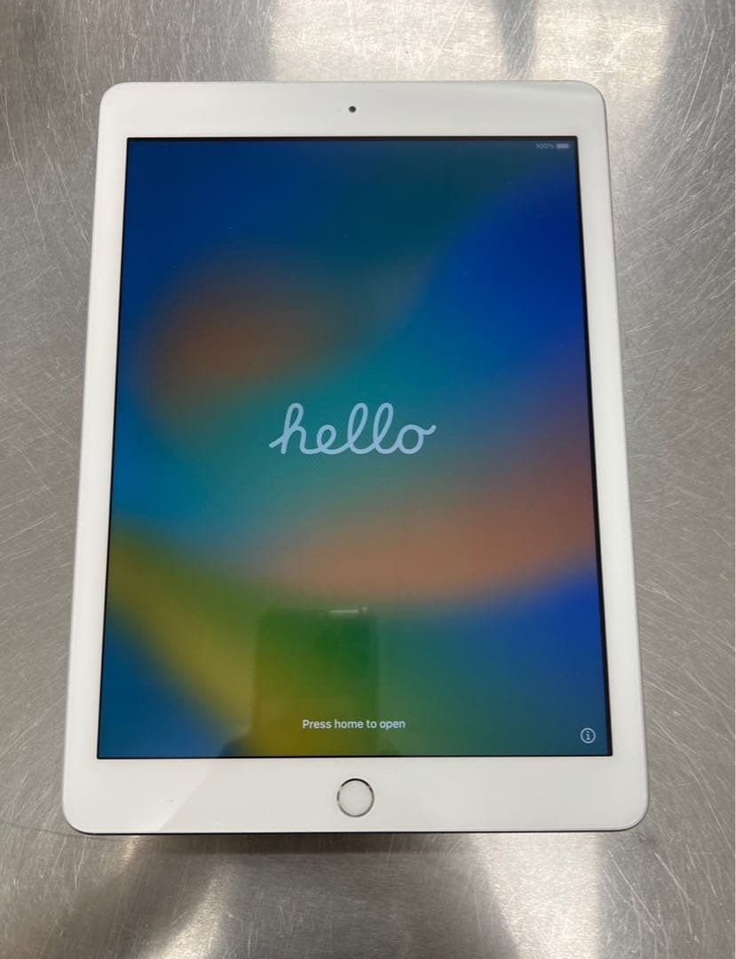 Apple iPad シルバー 本体 ②