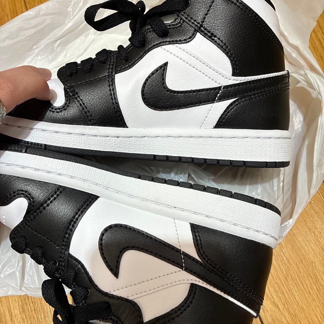 ナイキ エアジョーダン1 ミッド ブラック　ホワイト ブラック