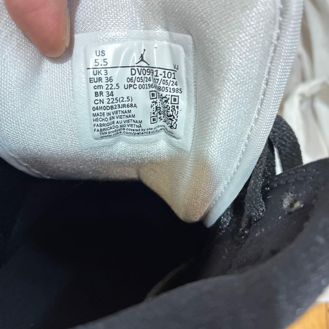 ナイキ エアジョーダン1 ミッド ブラック　ホワイト ブラック