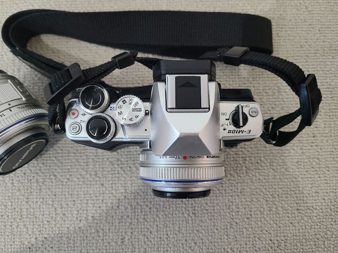 OLYMPUS E-M10MarkⅡ 本体・レンズ2点・付属品つき