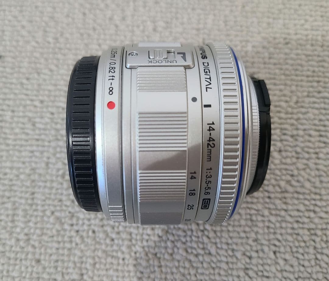 OLYMPUS E-M10MarkⅡ 本体・レンズ2点・付属品つき