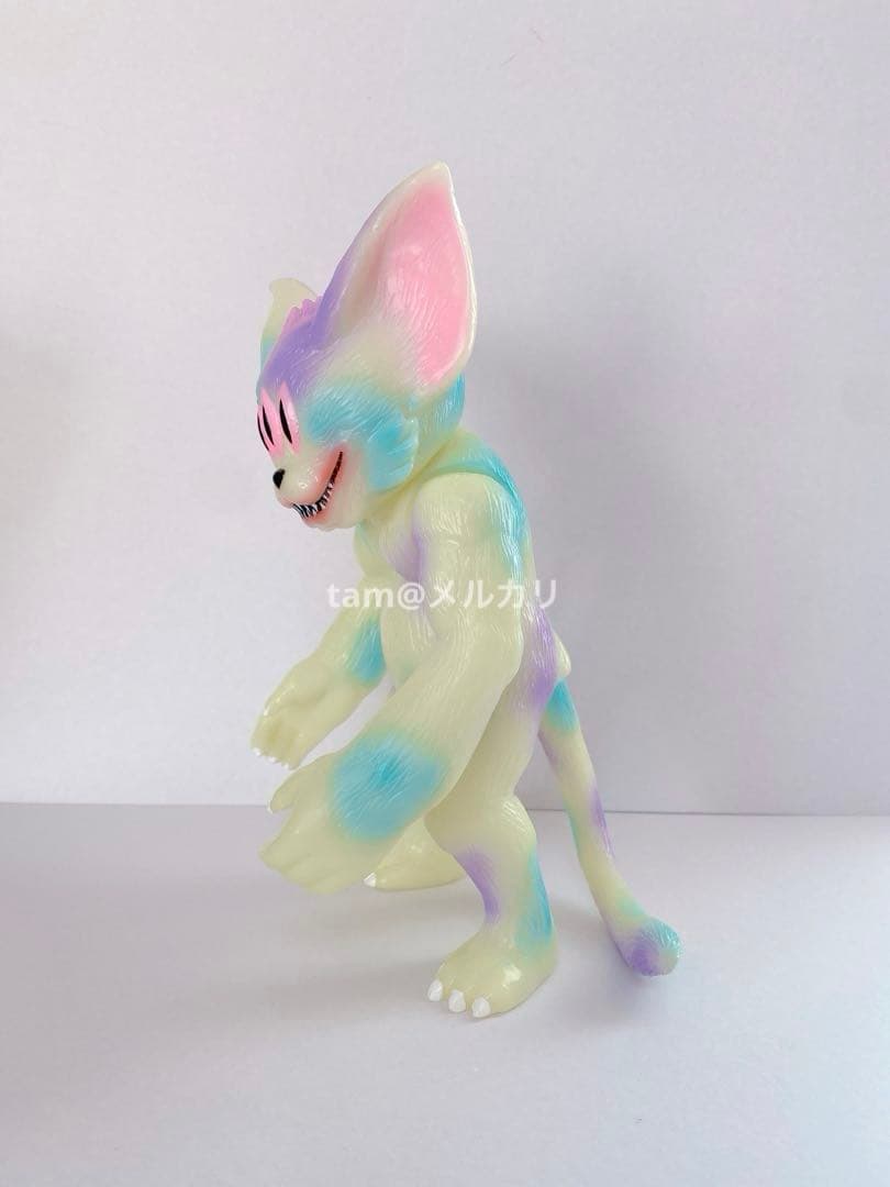 バイオレントキャット　ソフビ　蓄光　暴力猫　アートジャンキー