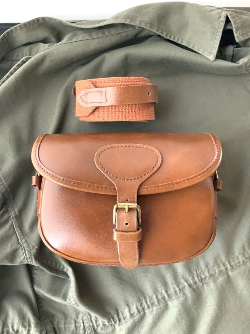 英国ミルナー 社製　本格的な本革カートリッジ(散弾/アモ)ショルダーバッグ