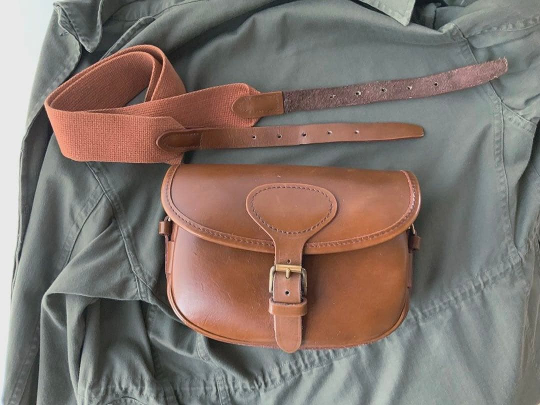 英国ミルナー 社製　本格的な本革カートリッジ(散弾/アモ)ショルダーバッグ