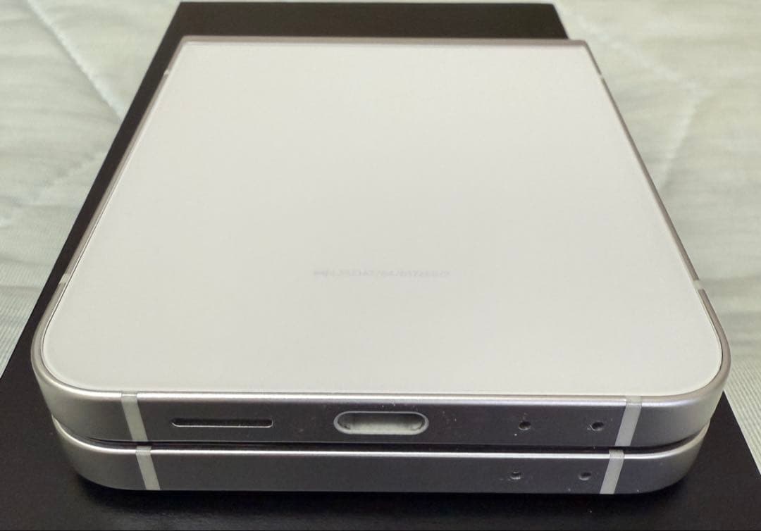 Galaxy z flip6 公式限定色 ホワイト 新品並 日本国内版