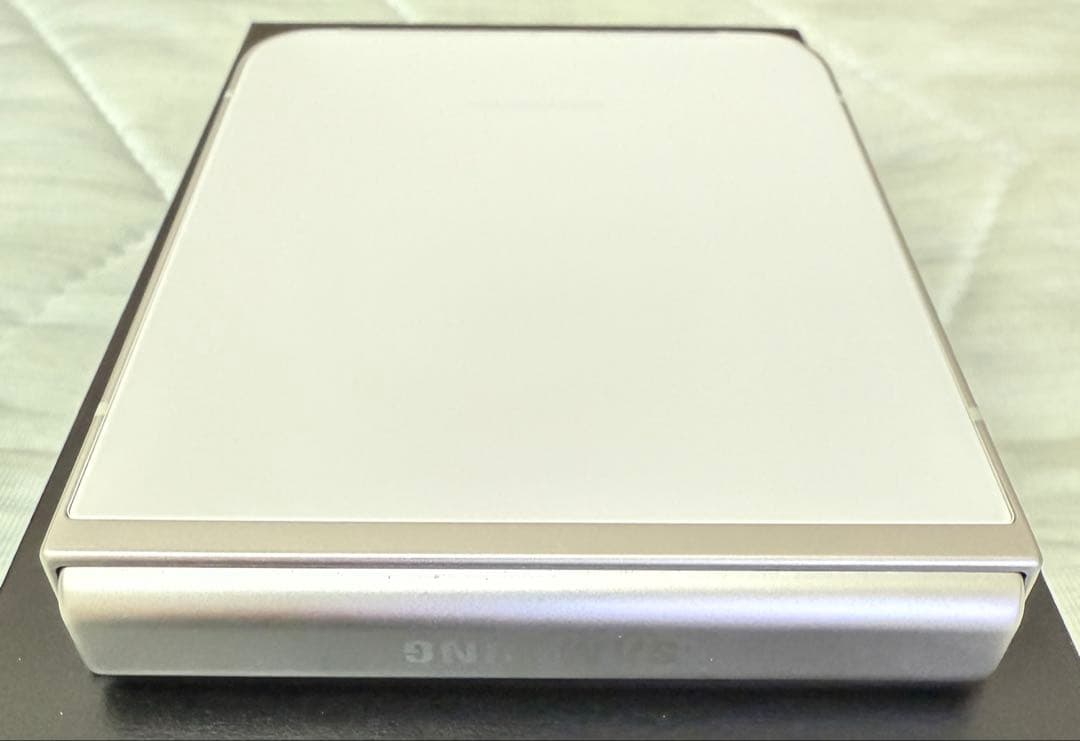 Galaxy z flip6 公式限定色 ホワイト 新品並 日本国内版