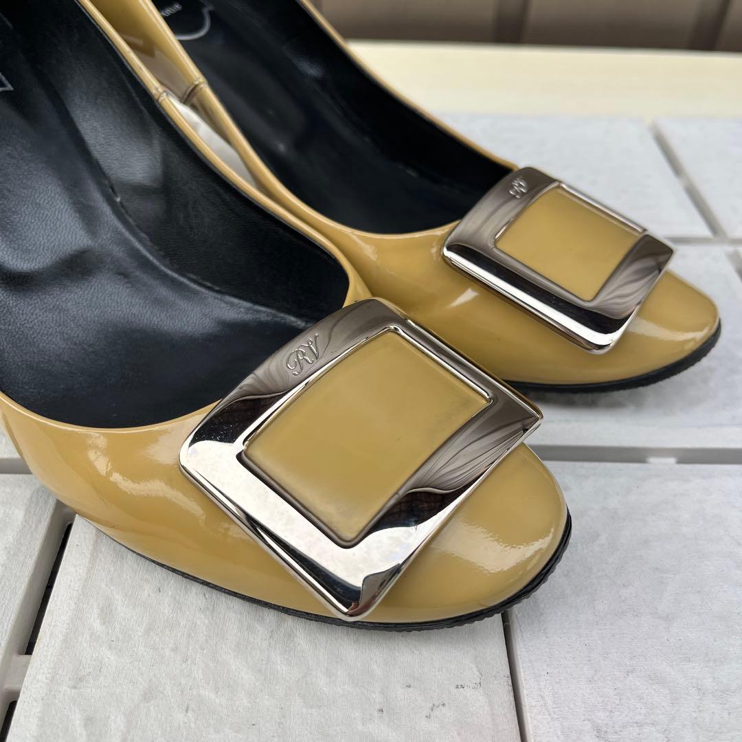 37 ROGER VIVIER 絵馬メル　パンプス　ベージュ　24