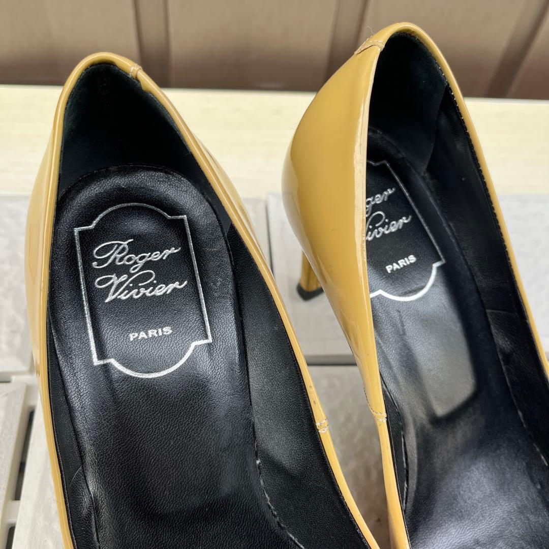 37 ROGER VIVIER 絵馬メル　パンプス　ベージュ　24