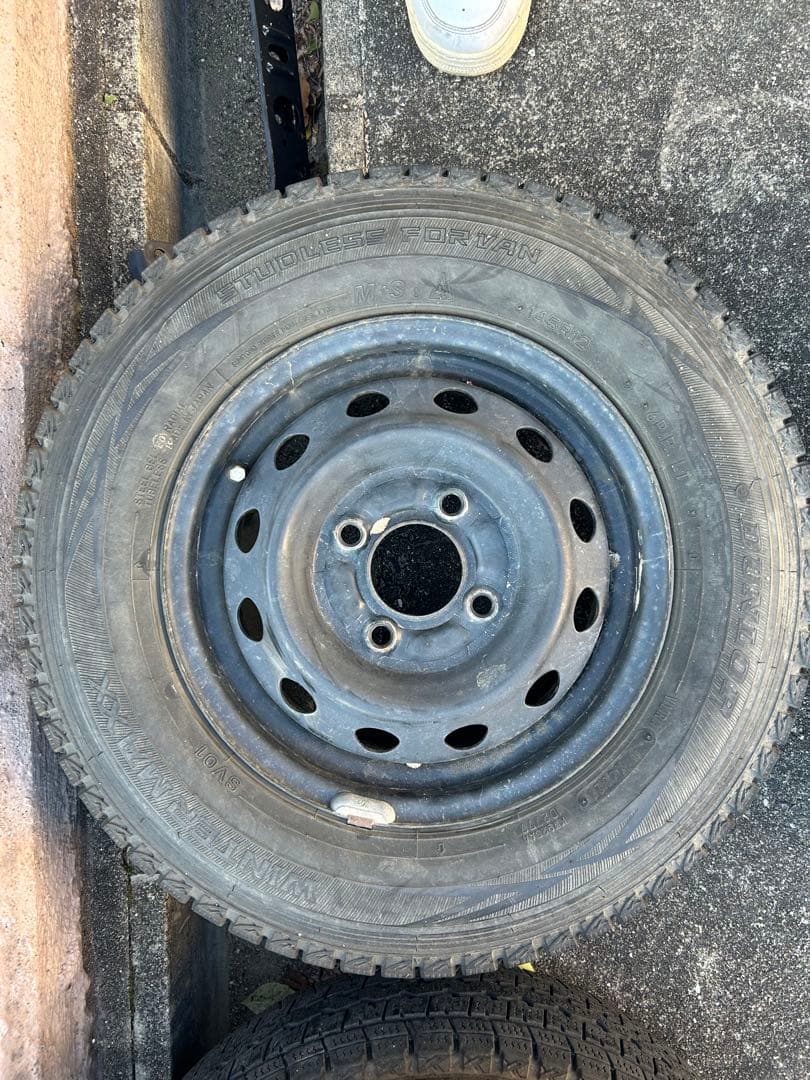 軽バン　軽自動車　12インチ スタッドレスタイヤ ホイールセット