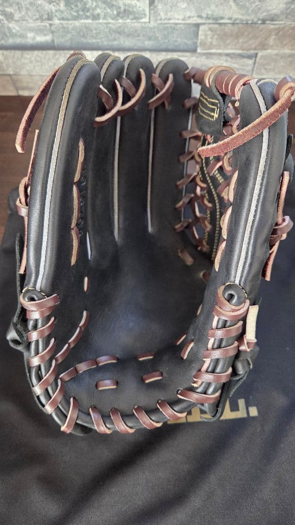 お*り様 ほぼ未使用 アンダーアーマー 外野用 左投げ 軟式グローブ 収納袋付き