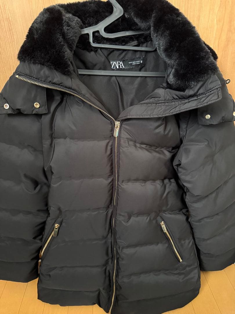 ZARA セミロング丈フード付きダウンジャケット