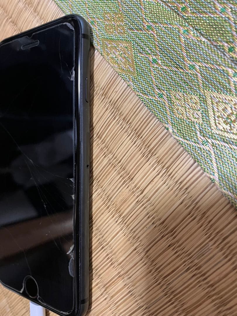 【ホームボタン✖️】iPhone 8 スペースグレイ 64 GB SIMフリー