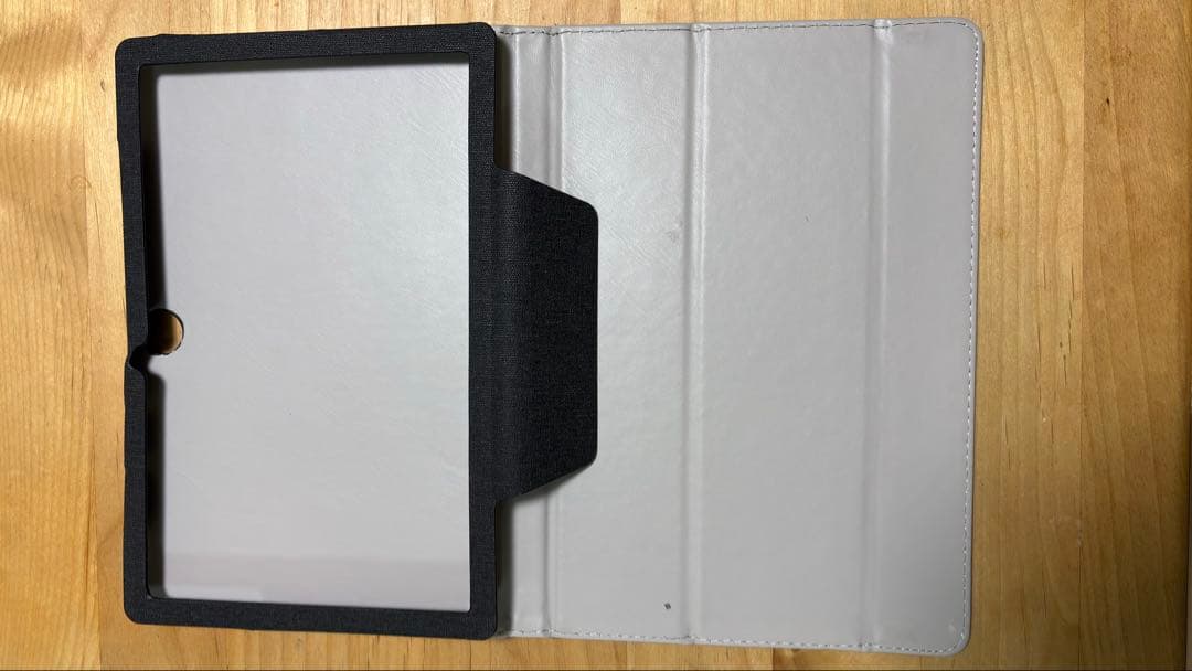 Windowsタブレット ブラック カバー付き