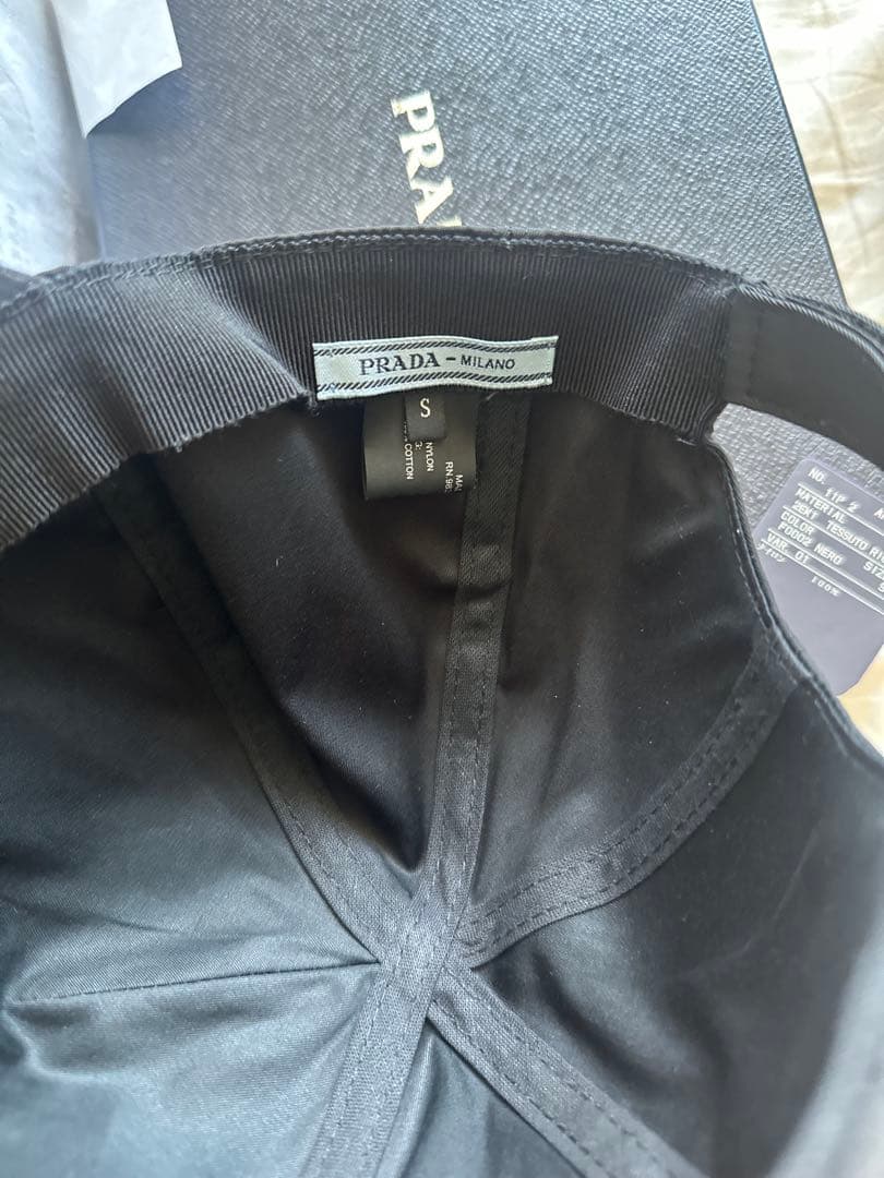 PRADA ベースボールキャップ