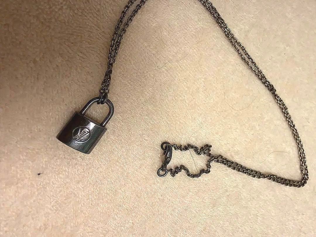 ルイ・ヴィトン　シルバーロックイット ネックレス