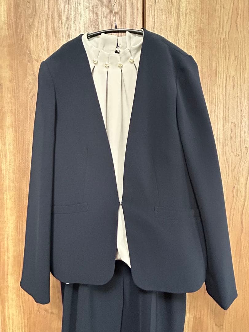 インタープラネットウィングス　ネイビー パンツスーツ （ブラウスも付きます）