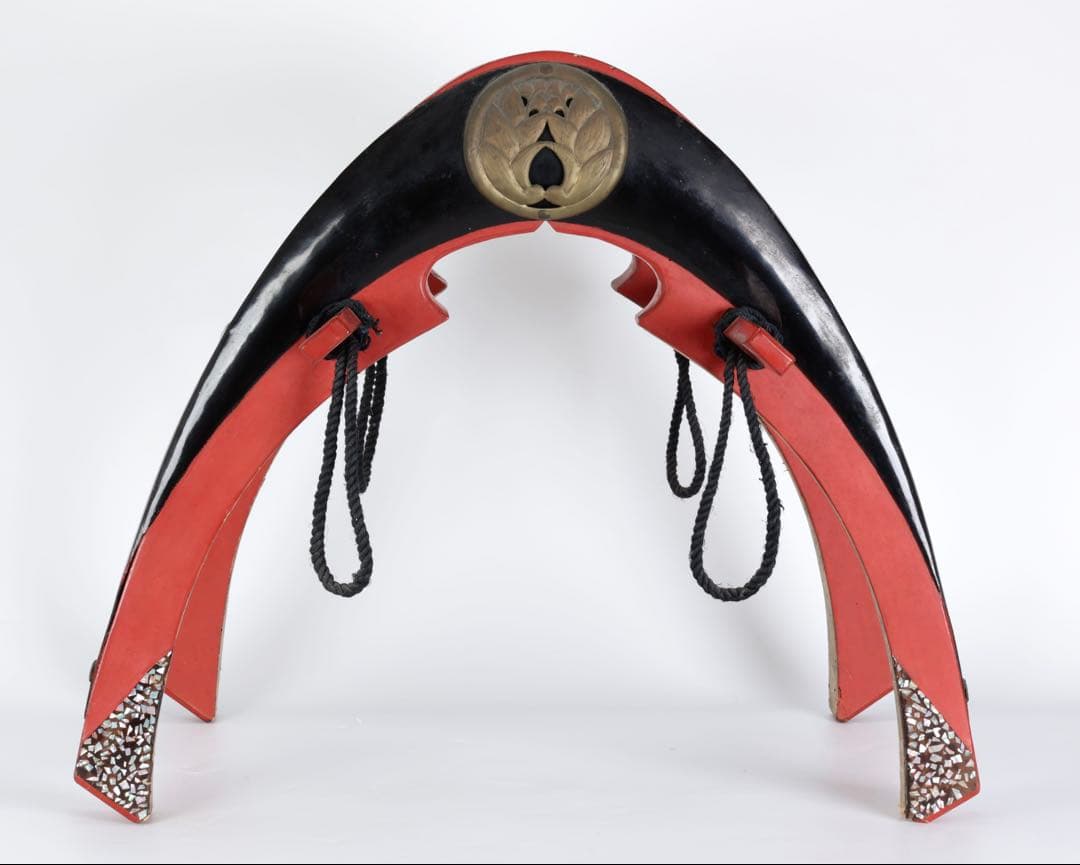 時代物 鞍 漆塗 螺鈿細工 家紋金具 木製 馬具 装飾鞍 古美術 骨董品 花嫁鞍