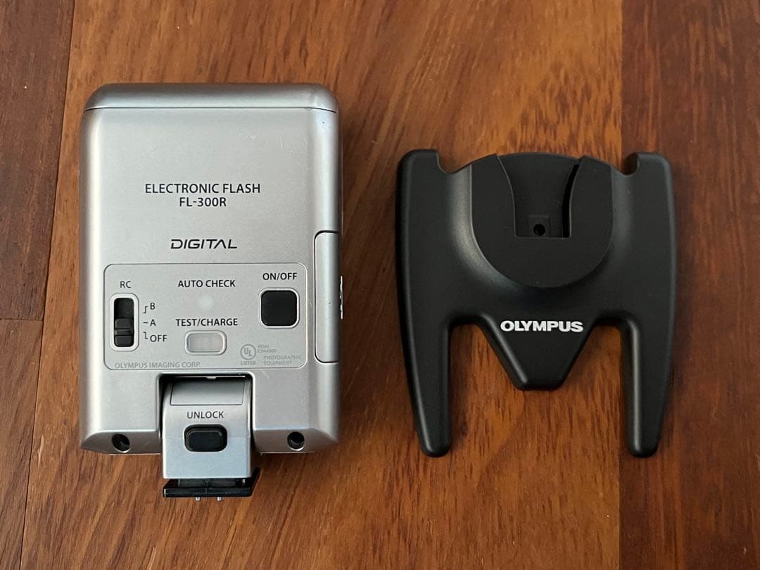 Olympus Pen E-PL9 レンズ２本とストロボセット