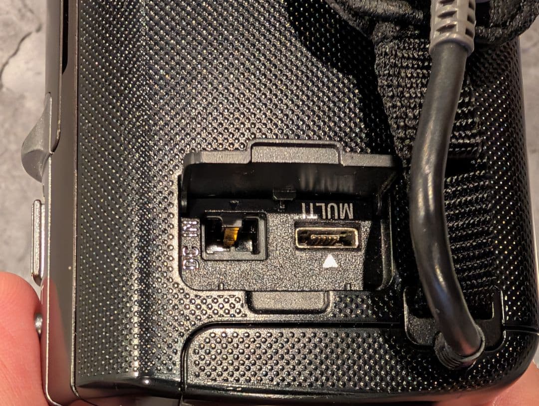 Sony ビデオカメラ HDR-CX430 バッテリー2個 NP-FV70、50