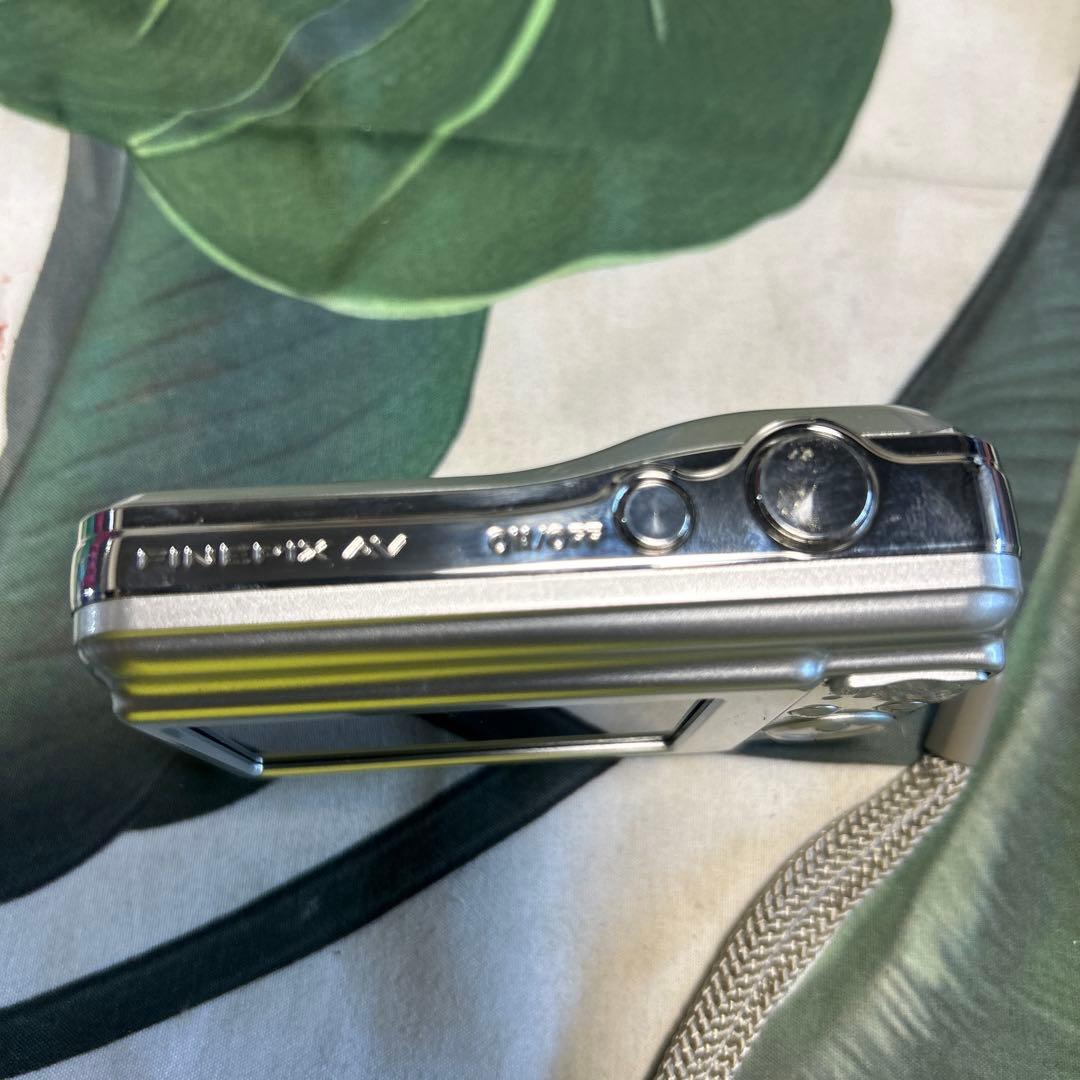 FUJIFILM AV250 16メガピクセル コンパクトデジタルカメラ