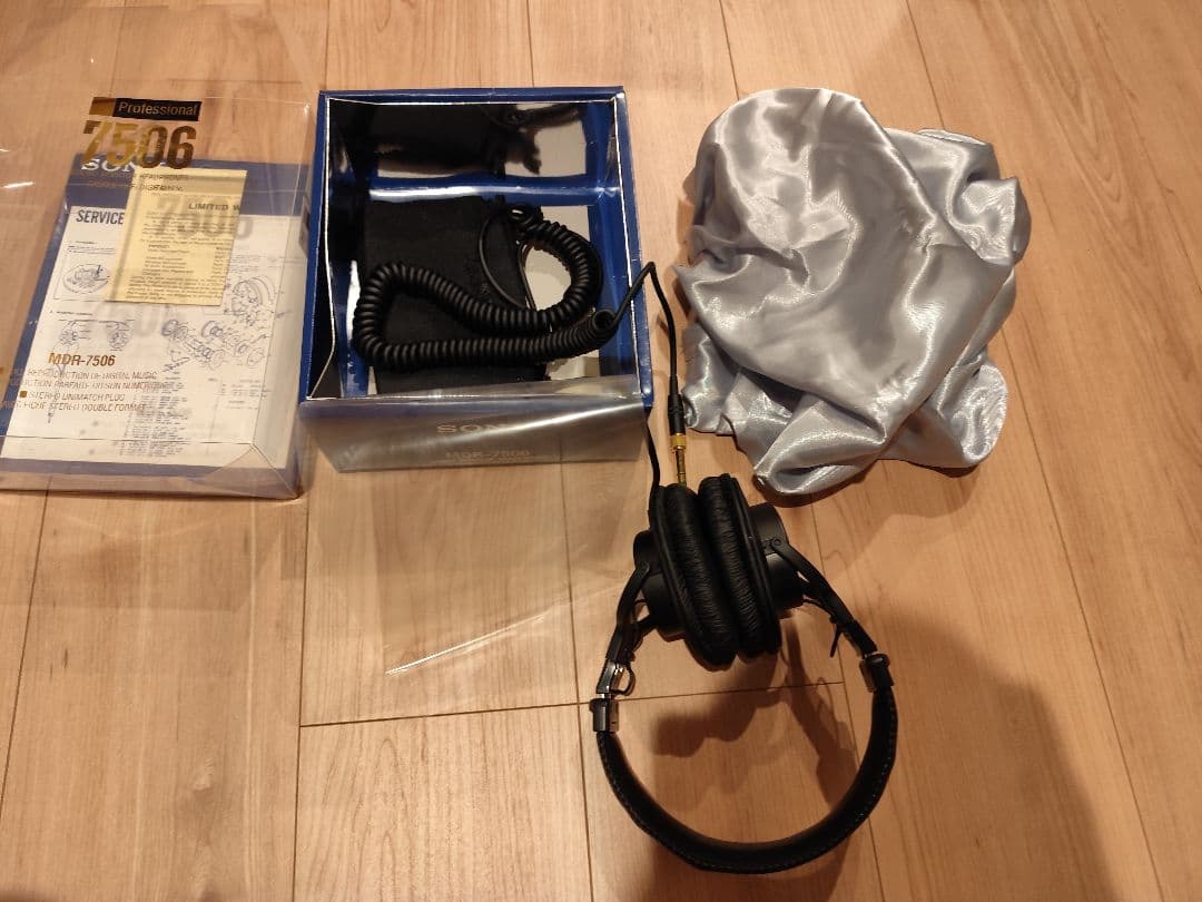 SONY￼/MDR-7506 スタジオモニターヘッドホン(密閉型)