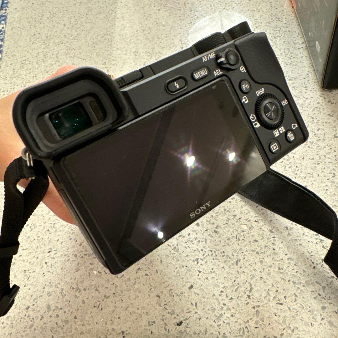 【1週間セール中】sony α6400本体とレンズ　保証期間内　保証書付き超美品