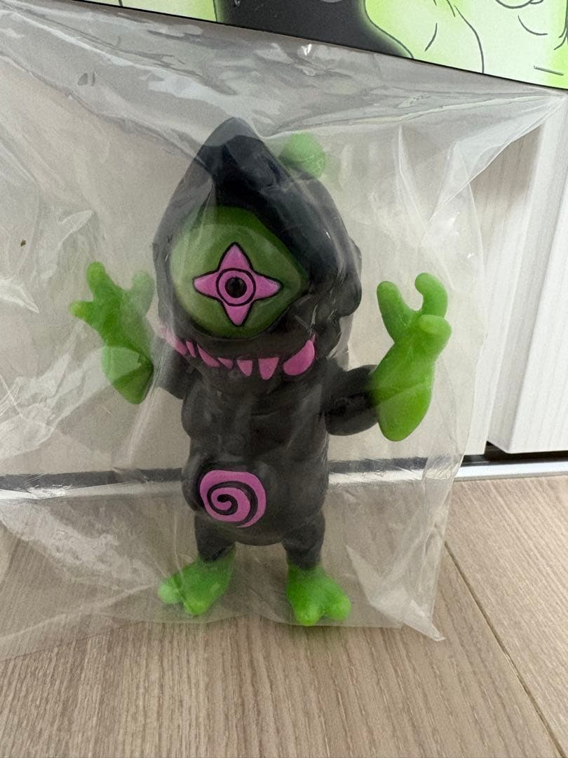 モモコスタジオ　地獄鮫　ソフビ