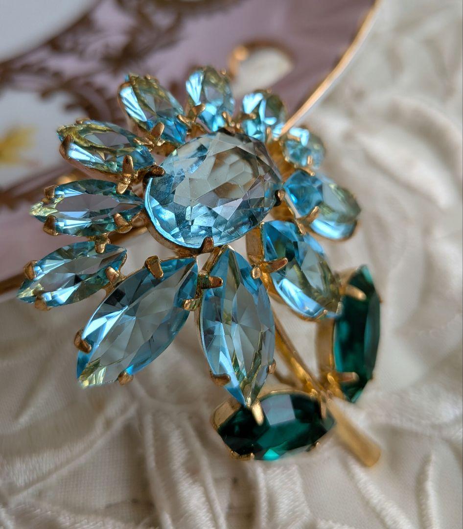 アクアマリンブルー ビジュー フラワーデザイン ブローチ 美品 JULIANA？