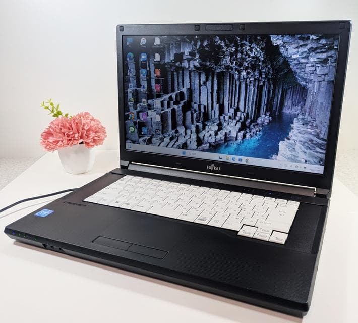 【美品】電源を入れてすぐ使える✨ノートパソコン✨Windows11✨新品8GB