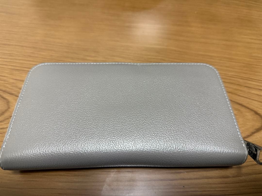 BURBERRY 長財布 レザー グレー ロゴ型押し ラウンドファスナー