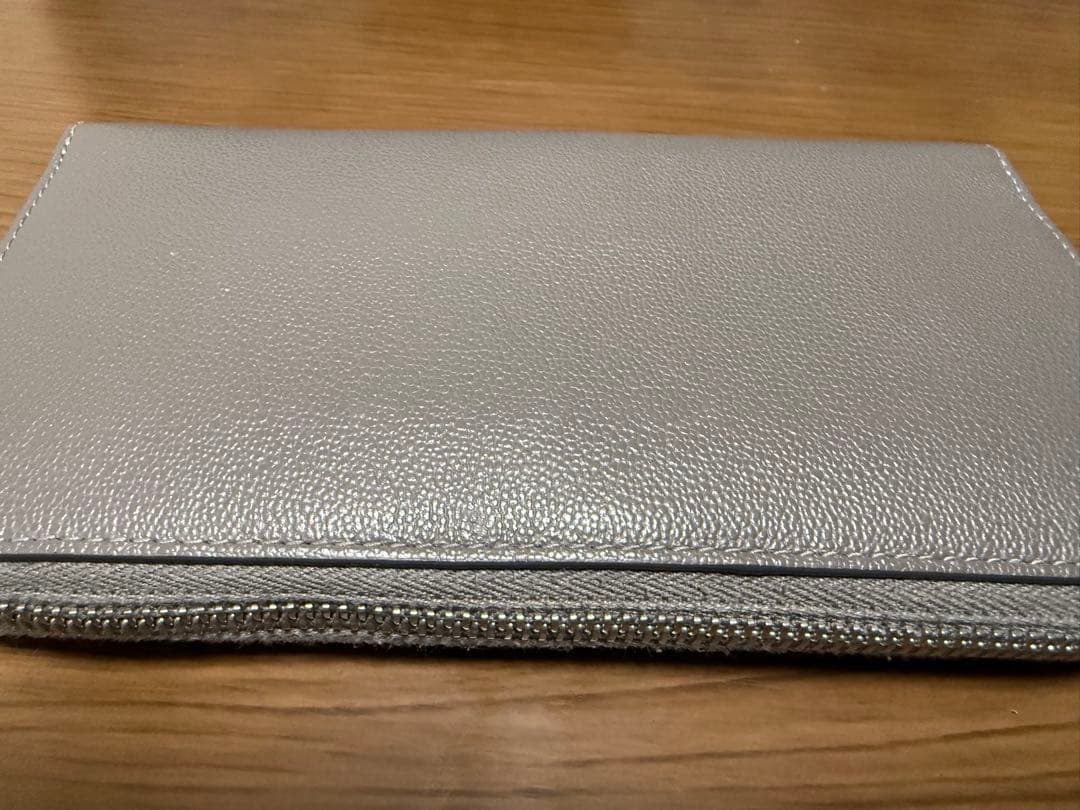 BURBERRY 長財布 レザー グレー ロゴ型押し ラウンドファスナー