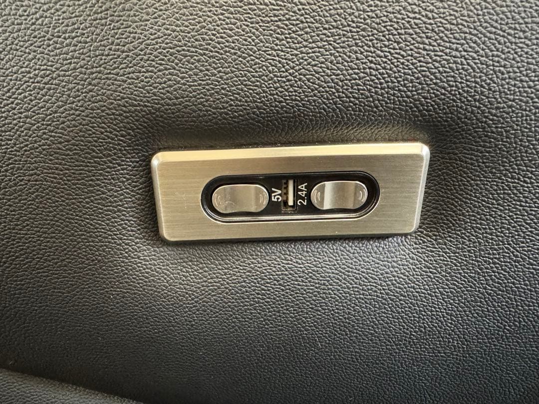 超美品　ニトリ　電動リクライニングパーソナルチェア 2モーター LE01 黒