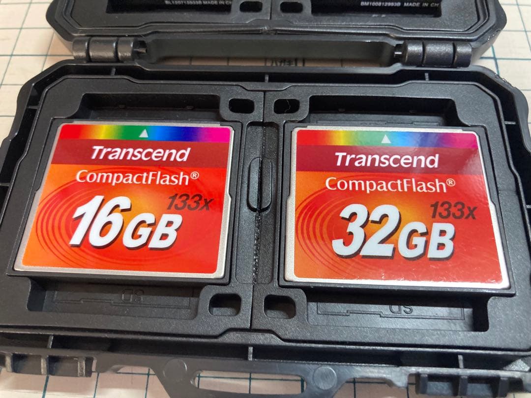 コンパクトフラッシュ（CF）4枚セット　➕　ハードケース付