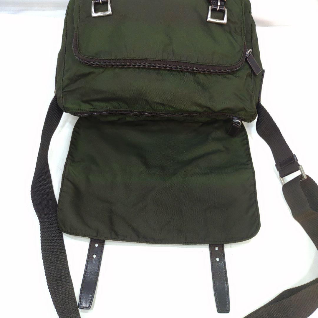 プラダ メッセンジャーバッグ レザー×ナイロン 三角ロゴ ベルト 緑系