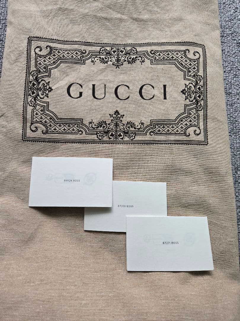 か*ぺ様 GUCCI グッチ エンボスロゴ キャンバス トート ショルダーバッグ