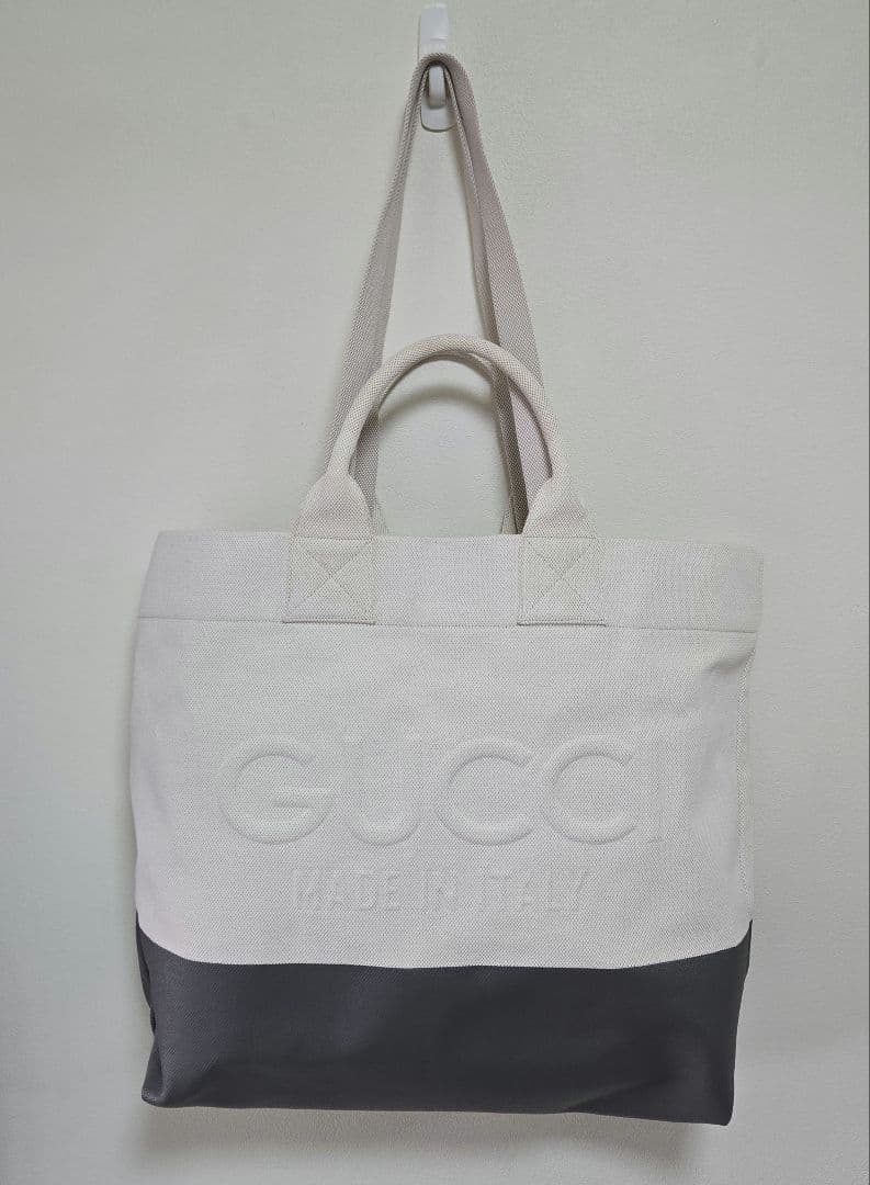 か*ぺ様 GUCCI グッチ エンボスロゴ キャンバス トート ショルダーバッグ