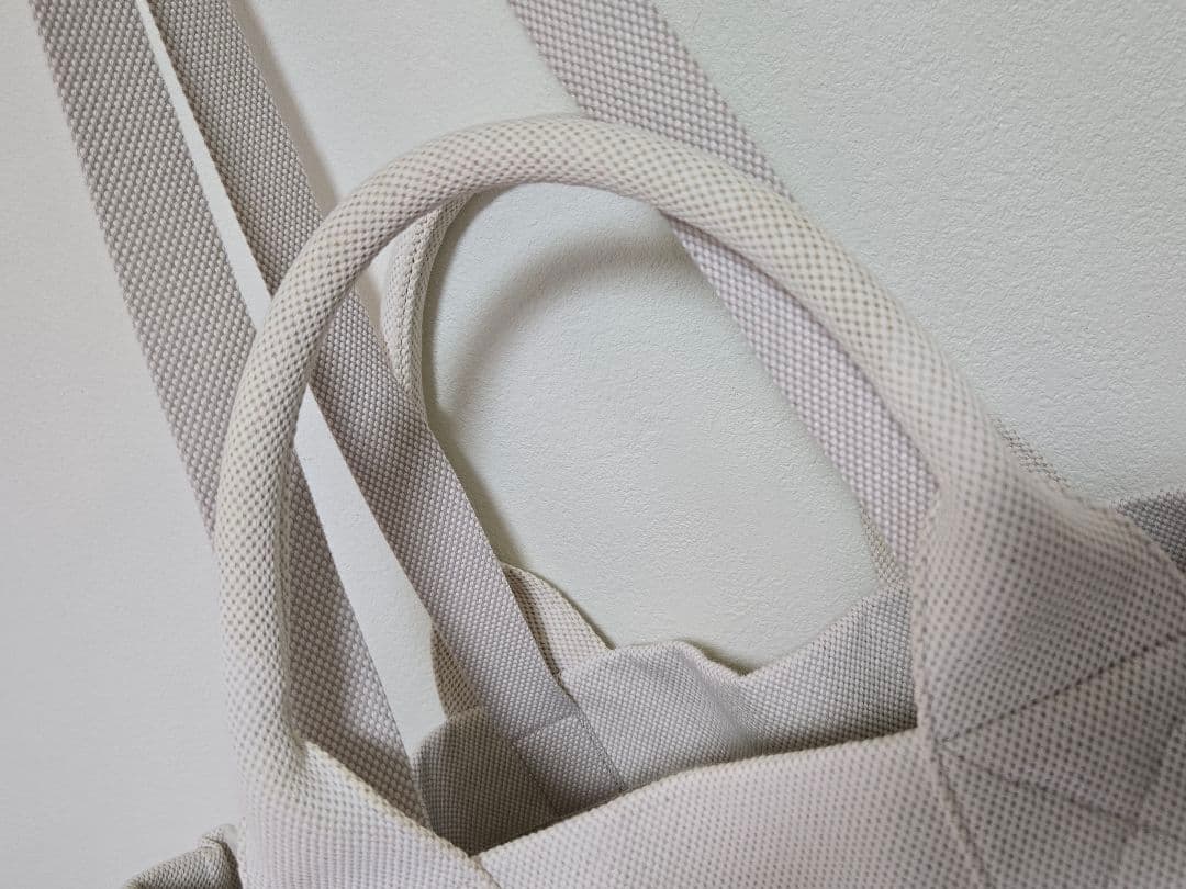 か*ぺ様 GUCCI グッチ エンボスロゴ キャンバス トート ショルダーバッグ