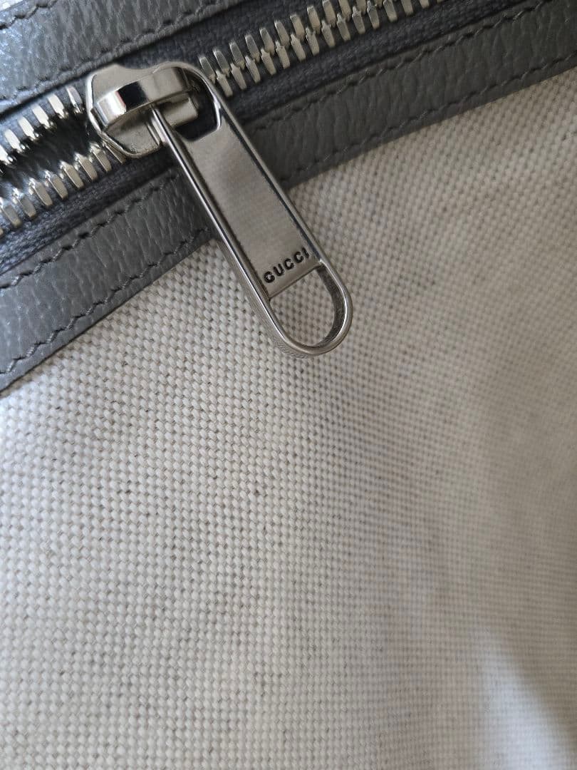 か*ぺ様 GUCCI グッチ エンボスロゴ キャンバス トート ショルダーバッグ