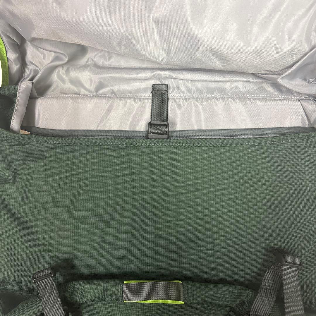 パタゴニア　メッセンジャーバッグ　ショルダーバッグ　カバン　グリーン　新品