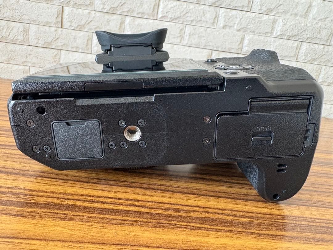 美品！ FUJIFILM (富士フイルム) X-H1 おまけ付き