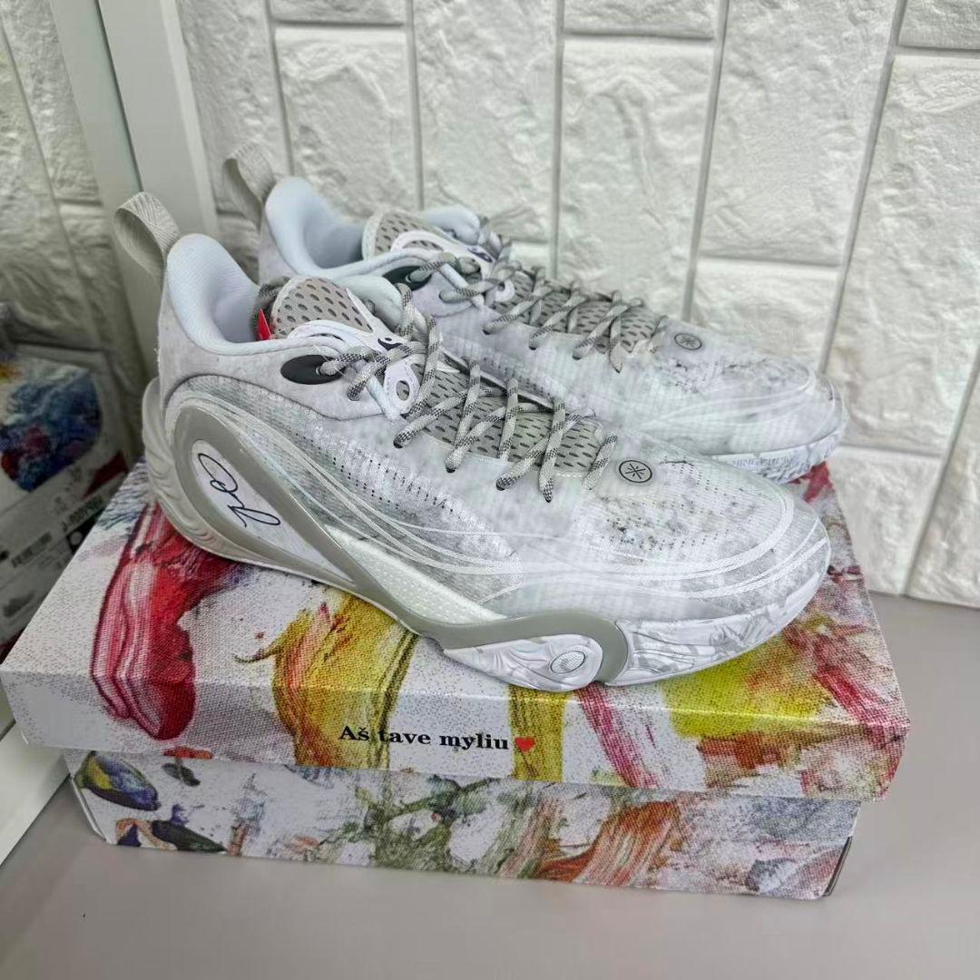 LI−NING Wade Dlo1 月ノ岩　US8.5