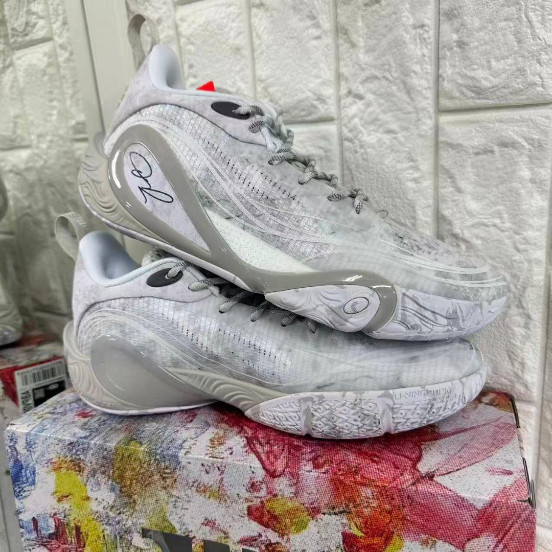 LI−NING Wade Dlo1 月ノ岩　US8.5