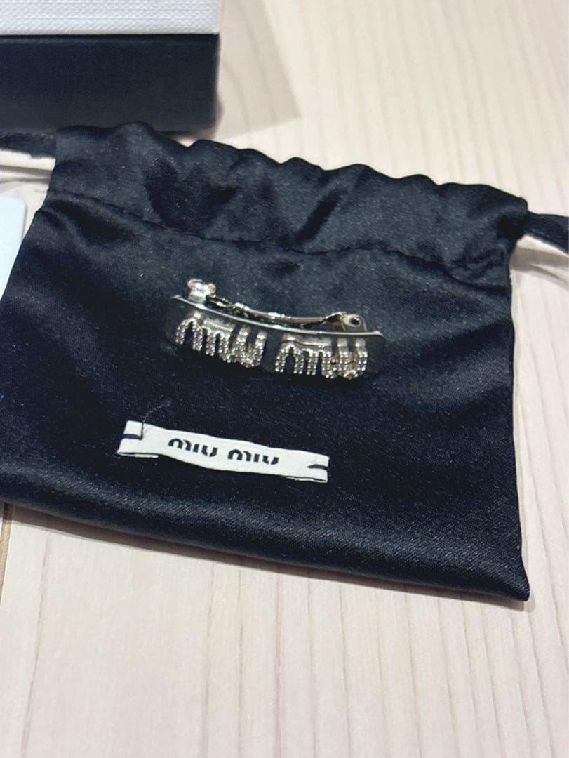 正規品 miumiu ヘアクリップ