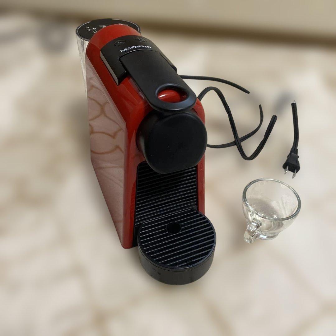 Nespresso エスプレッソマシン レッド　エッセンサミニ