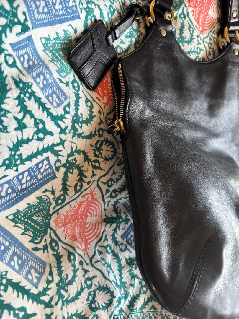 イヴ・サンローラン　ブラック　レザー　バック