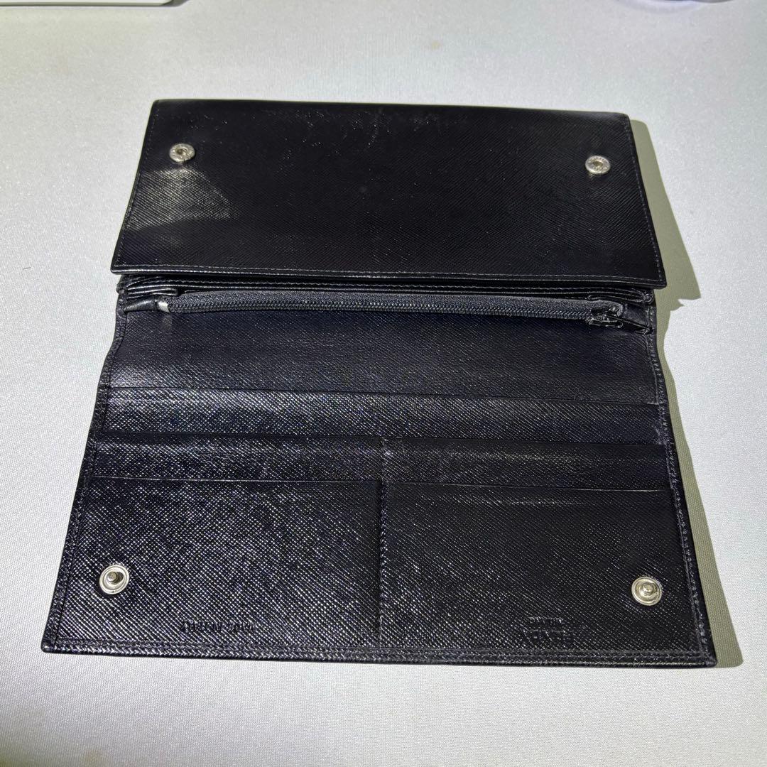 【極美品】プラダ 2つ折り長財布 サイフィアーノレザー 三角プレート 黒