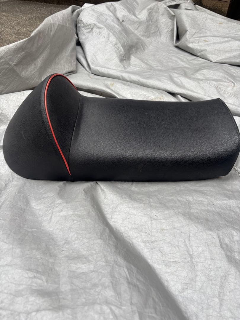 SR400 シート　カフェレーサー　汎用