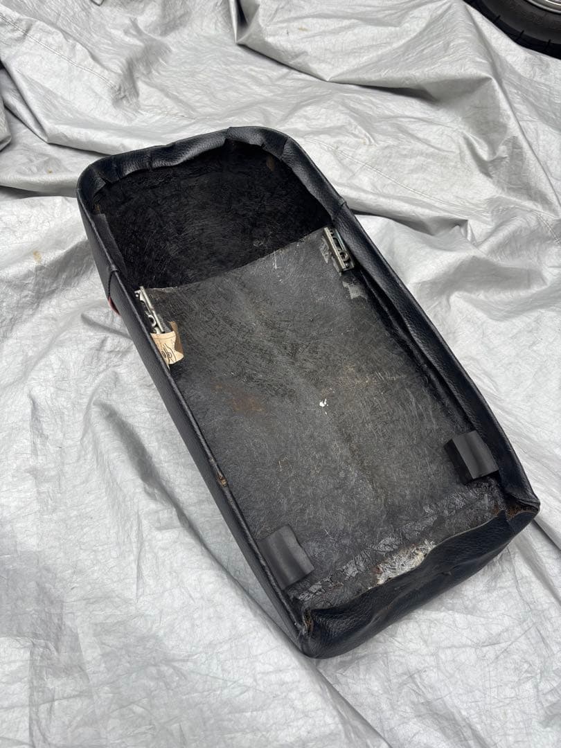 SR400 シート　カフェレーサー　汎用