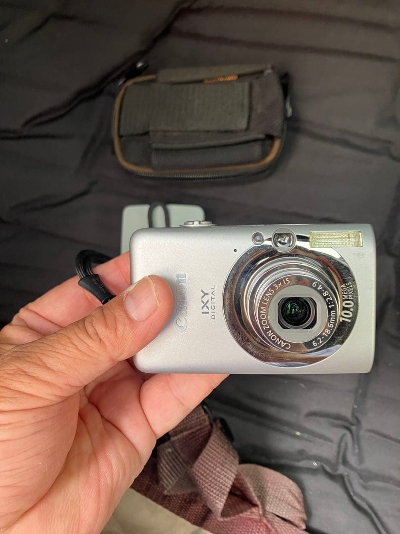 Canon IXY デジタルカメラ 本体と付属品